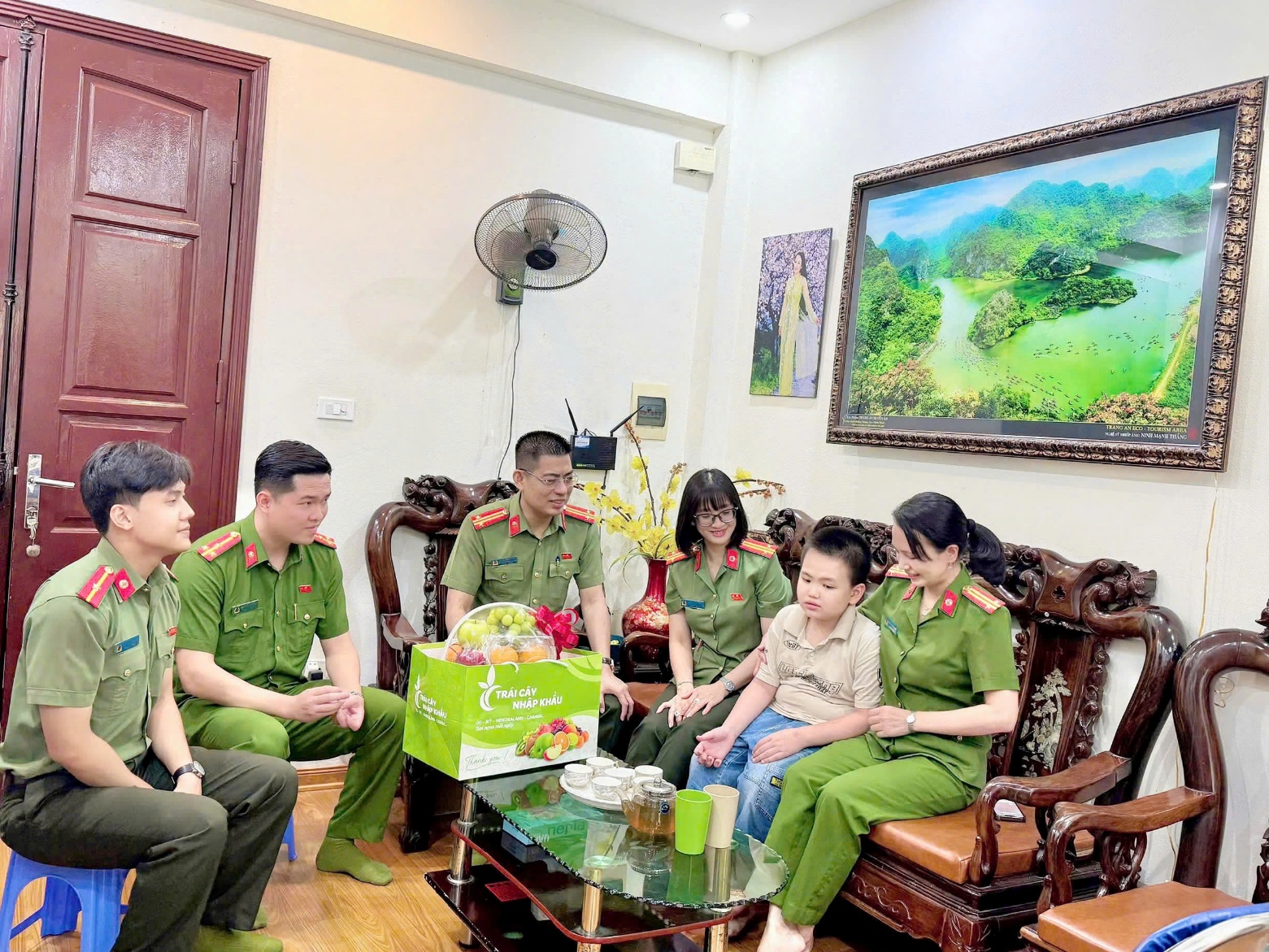 Công an xã Gia Lâm thực hiện chương trình “Chắp cánh những ước mơ” – lan tỏa tình người, chia sẻ yêu thương.- Ảnh 1.
