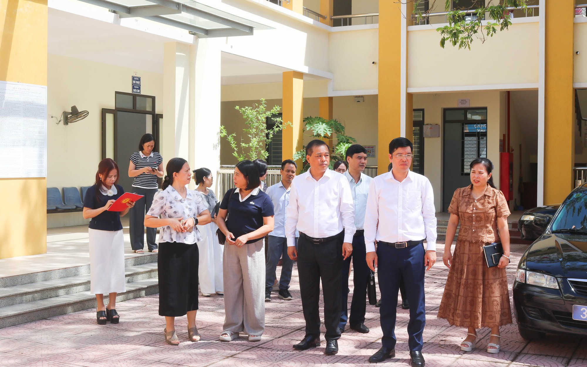 KHẢO SÁT TRIỂN KHAI MÔ HÌNH CƠ SỞ CHĂM SÓC SỨC KHOẺ BAN NGÀY CHO NGƯỜI CAO TUỔI TRÊN ĐỊA BÀN XÃ QUỐC OAI
