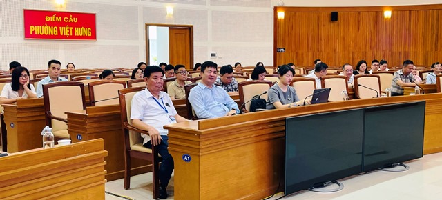 Tiếp tục tổ chức bồi dưỡng kiến thức chuyên sâu về ứng dụng AI cho cán bộ, công chức, viên chức khối Chính quyền trên địa bàn 03 phường Long Biên, Việt Hưng, Phúc Lợi (lớp 2) năm 2026.- Ảnh 1.