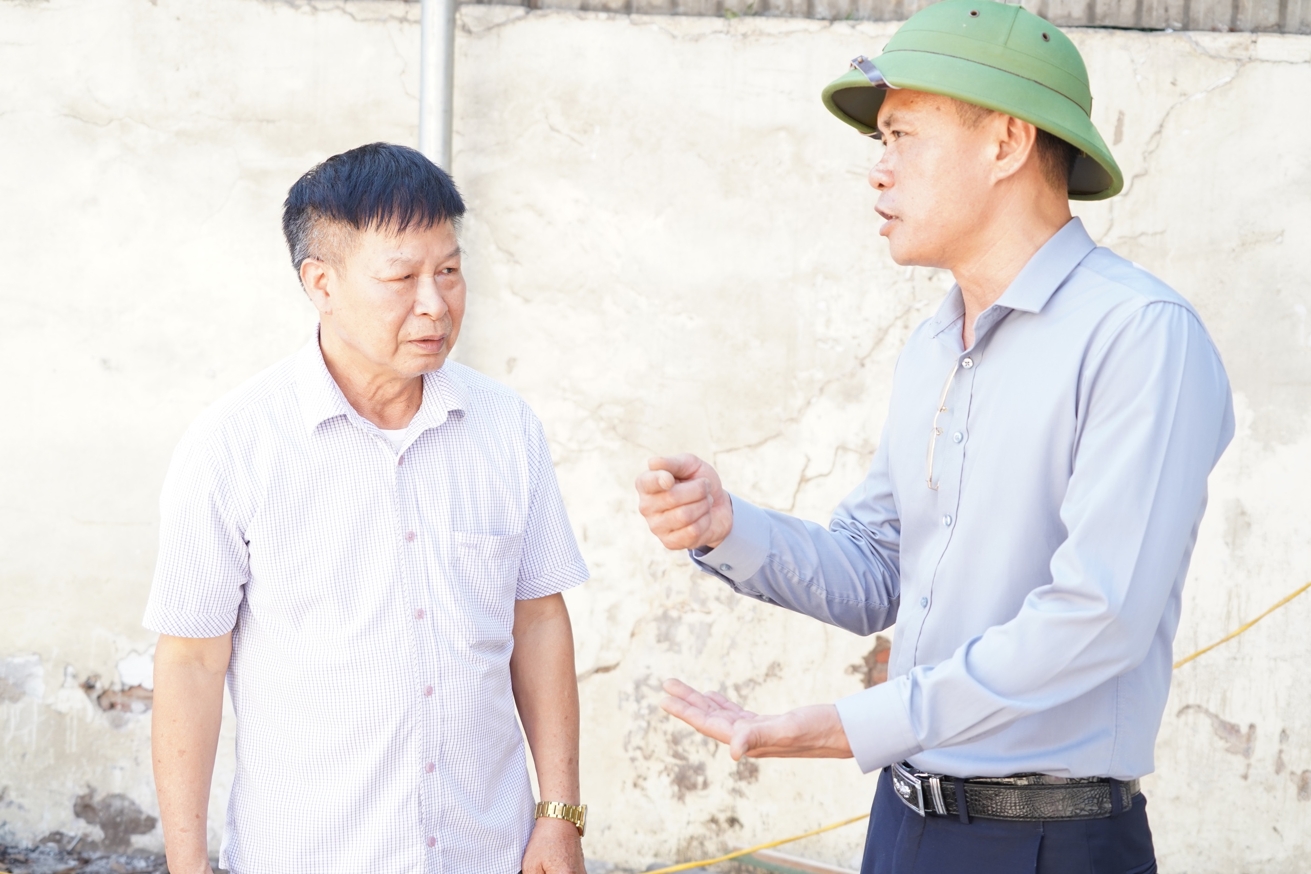 Bí thư Đảng ủy phường Chương Mỹ - Phí Minh Hải trực tiếp vận động người dân bàn giao mặt bằng phục vụ Dự án cải tạo, nâng cấp Quốc lộ 6 đoạn Ba La - Xuân Mai- Ảnh 10.