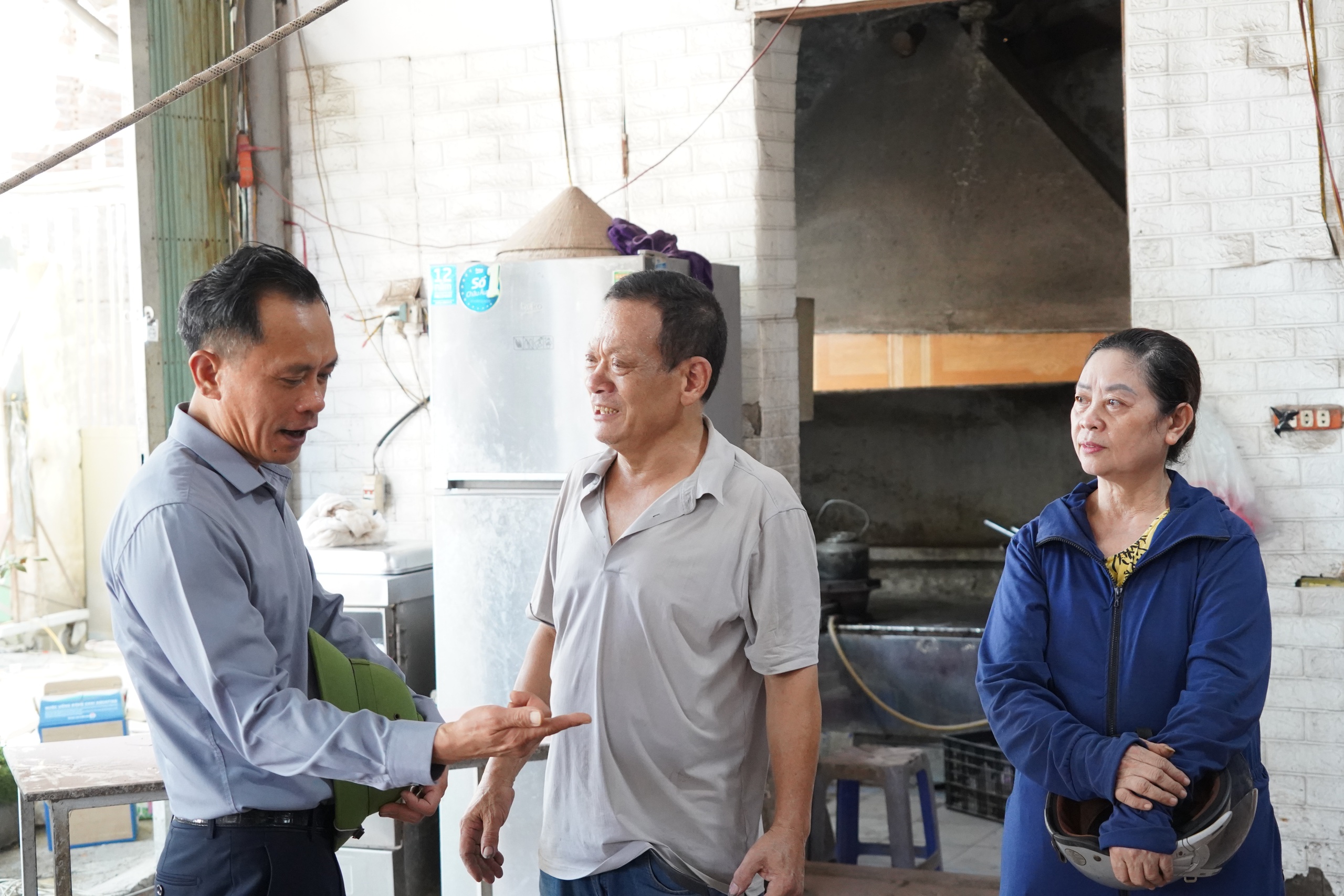Bí thư Đảng ủy phường Chương Mỹ - Phí Minh Hải trực tiếp vận động người dân bàn giao mặt bằng phục vụ Dự án cải tạo, nâng cấp Quốc lộ 6 đoạn Ba La - Xuân Mai- Ảnh 12.