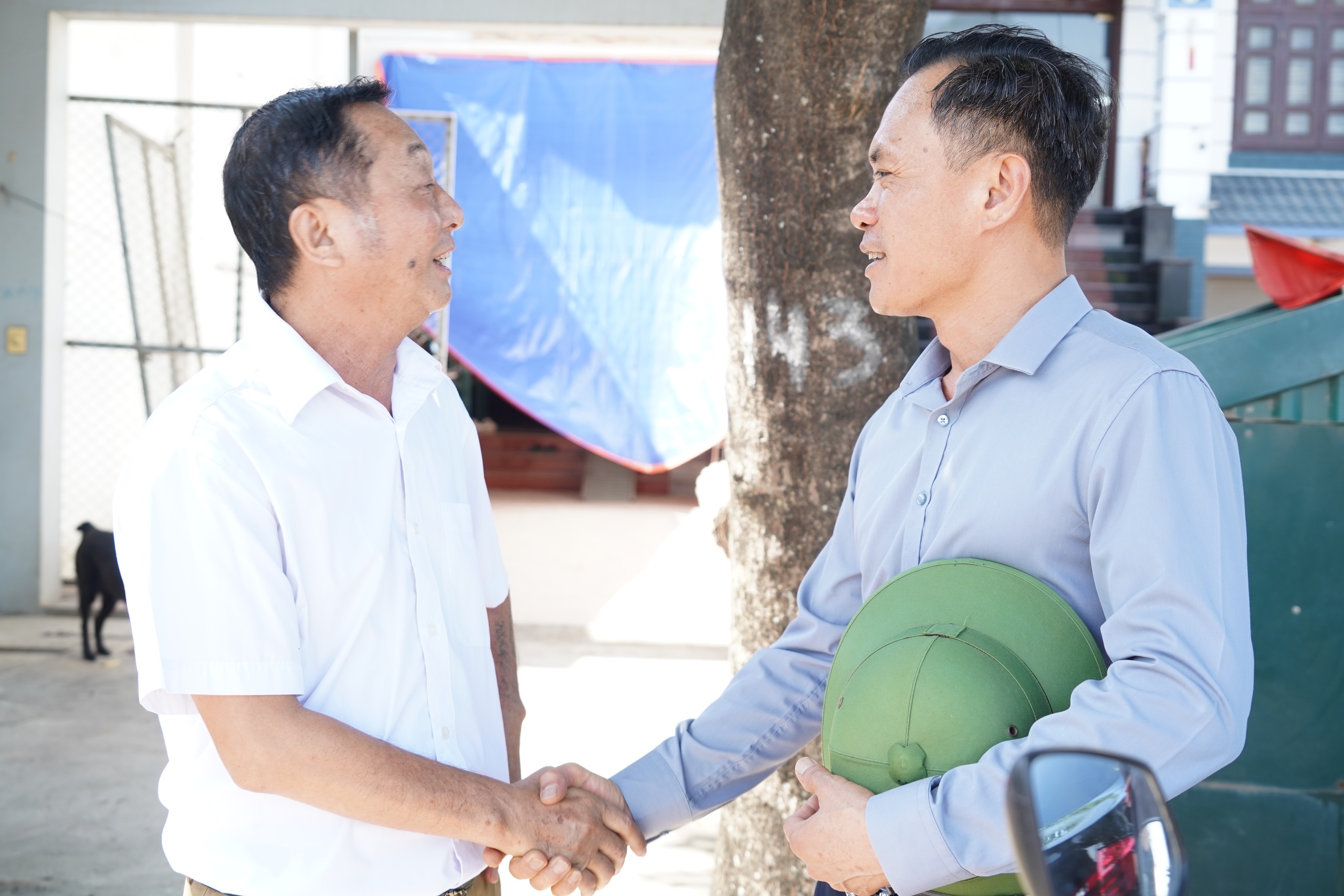 Bí thư Đảng ủy phường Chương Mỹ - Phí Minh Hải trực tiếp vận động người dân bàn giao mặt bằng phục vụ Dự án cải tạo, nâng cấp Quốc lộ 6 đoạn Ba La - Xuân Mai- Ảnh 13.