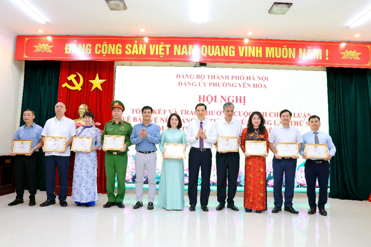 Phường Yên Hòa tổng kết và trao thưởng Cuộc thi chính luận về bảo vệ nền tảng tư tưởng của Đảng lần thứ Sáu, năm 2026- Ảnh 2.
