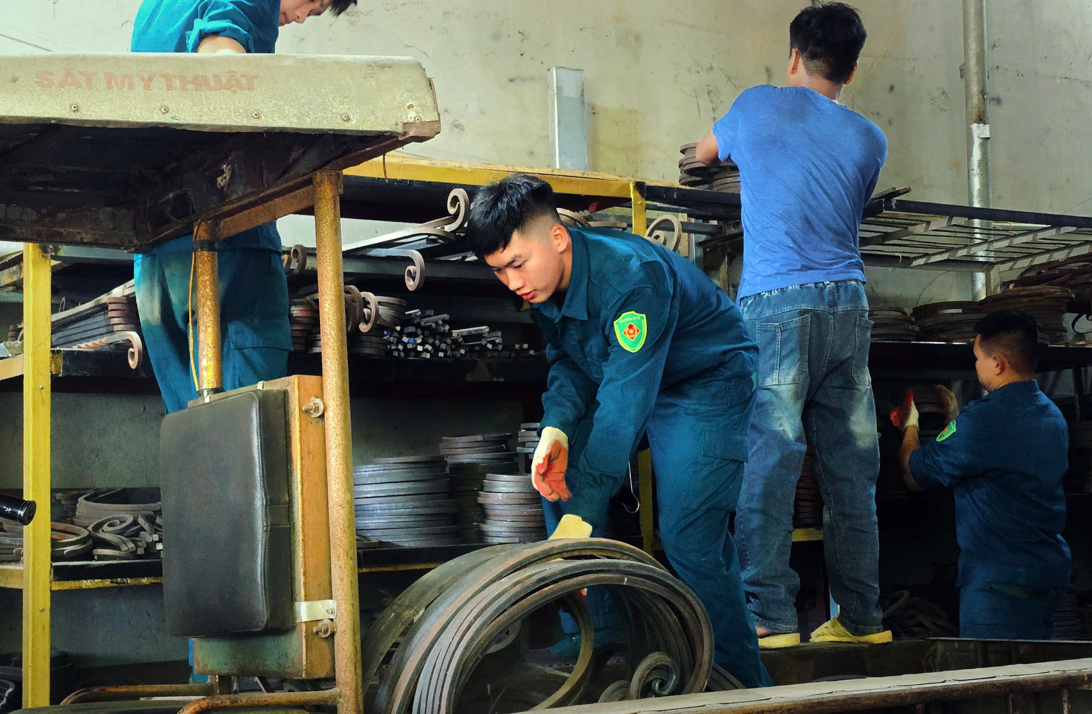Ban CHQS phường Chương Mỹ hỗ trợ người dân di chuyển tài sản phục vụ giải phóng mặt bằng Dự án cải tạo, nâng cấp Quốc lộ 6- Ảnh 6.