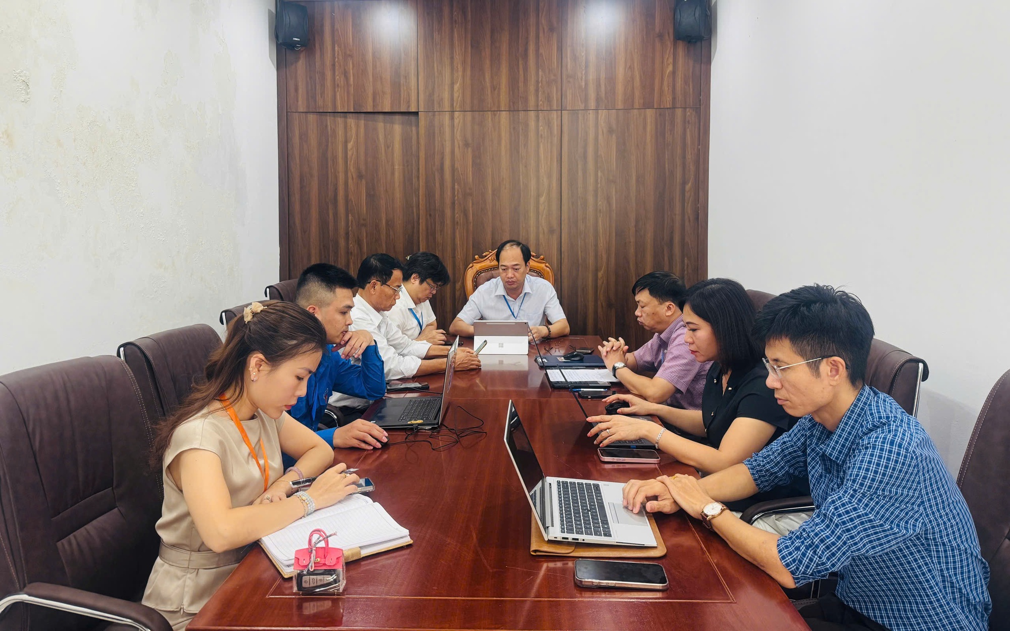 Ban Văn hóa – Xã hội thẩm tra các tờ trình, dự thảo nghị quyết trình kỳ họp thứ 3 (kỳ họp chuyên đề) Hội đồng nhân dân phường Long Biên