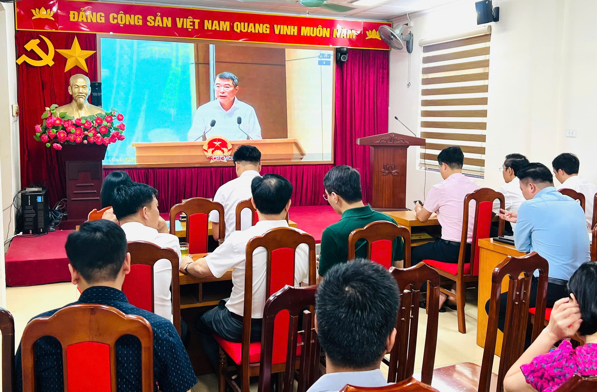 Chiều 23/6, tại Trụ sở Chính phủ, Thủ tướng Chính phủ Lê Minh Hưng, Trưởng ban Chỉ đạo của Chính phủ về phát triển khoa học, công nghệ, đổi mới sáng tạo, chuyển đổi số và Đề án 06 chủ trì Phiên họp chuyên đề về thúc đẩy phát triển- Ảnh 3.