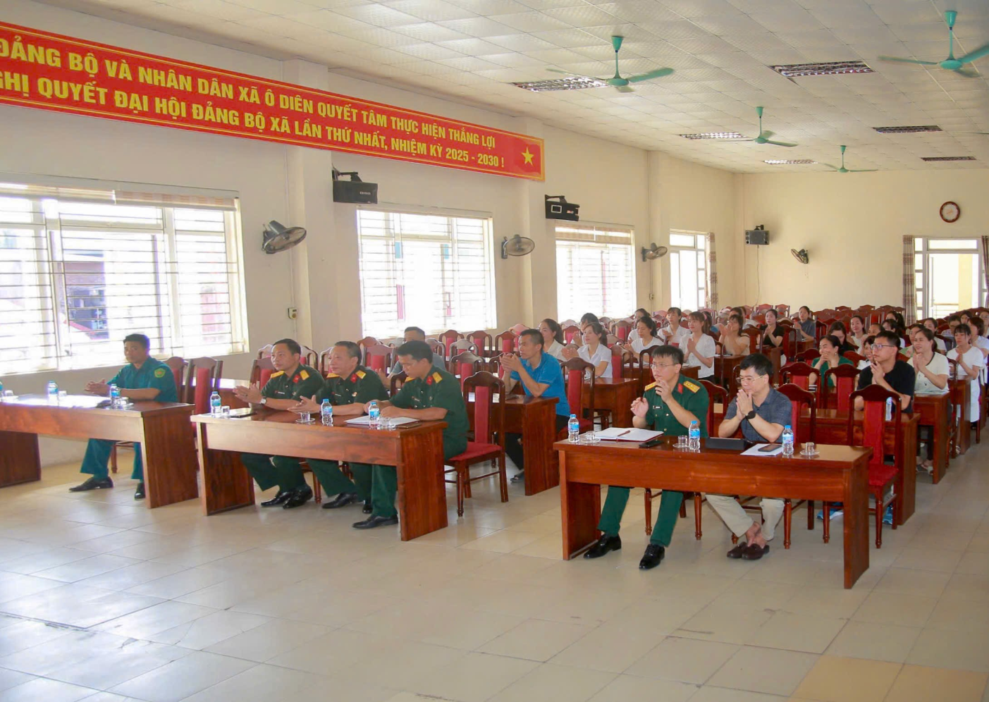 Hội đồng Giáo dục quốc phòng và an ninh xã Ô Diên khai mạc lớp bồi dưỡng kiến thức quốc phòng và an ninh đối tượng 4 năm 2026- Ảnh 1.