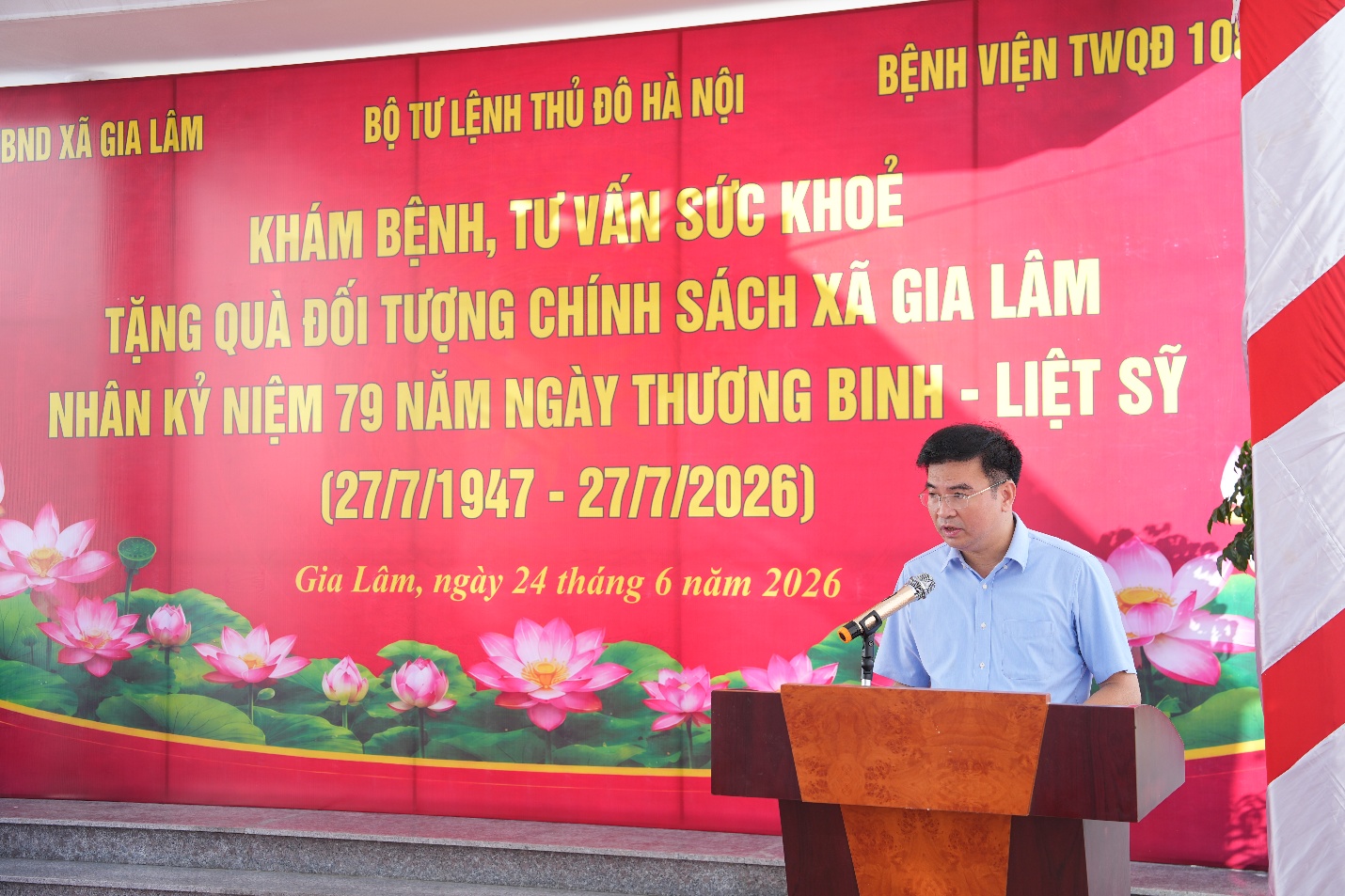 Xã Gia Lâm tổ chức khám bệnh, tư vấn sức khỏe, tặng quà đối tượng chính sách nhân kỷ niệm 79 năm Ngày Thương binh - Liệt sĩ- Ảnh 2.