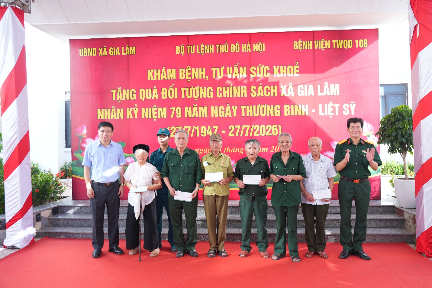 Xã Gia Lâm tổ chức khám bệnh, tư vấn sức khỏe, tặng quà đối tượng chính sách nhân kỷ niệm 79 năm Ngày Thương binh - Liệt sĩ- Ảnh 4.