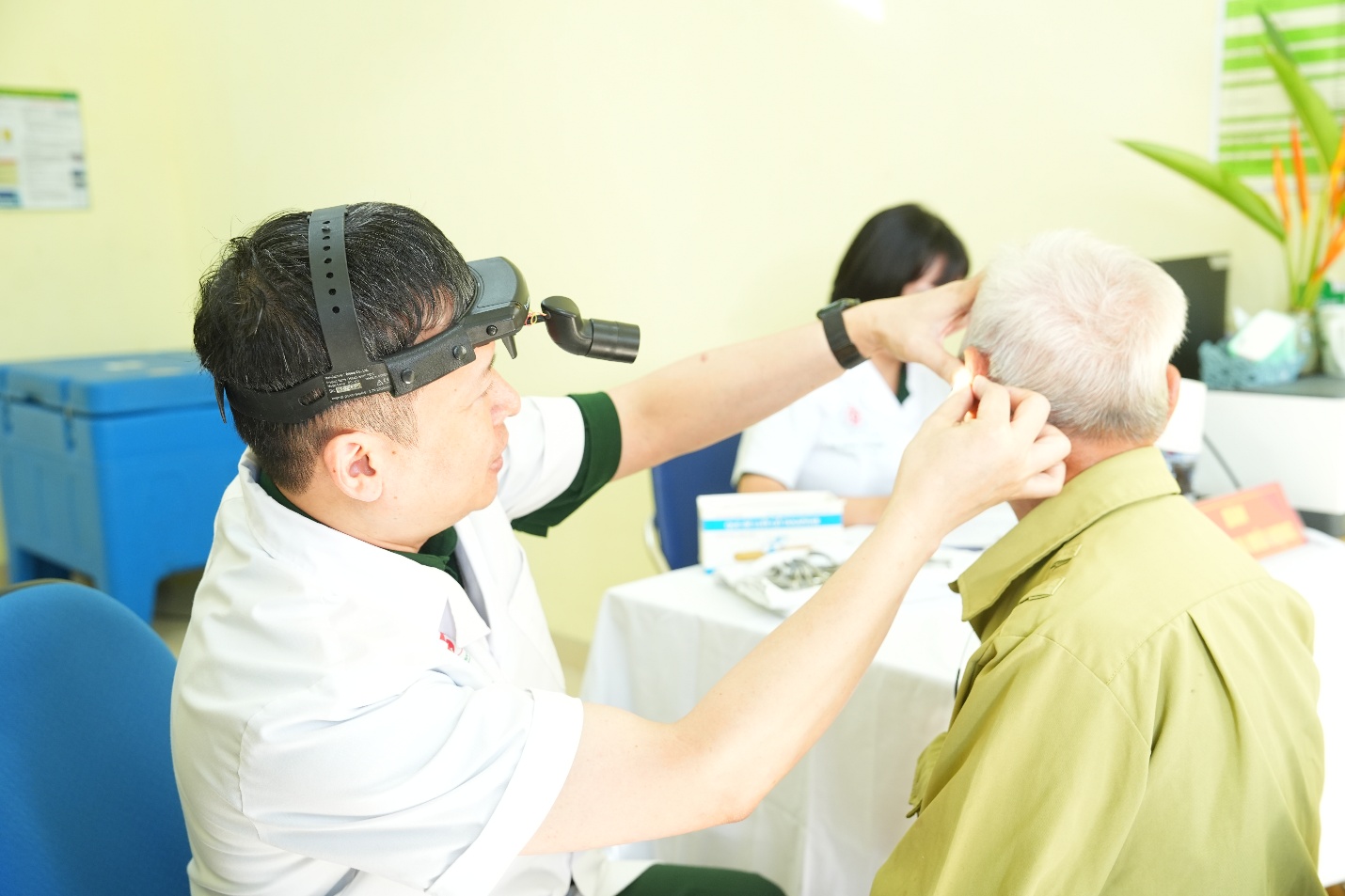 Xã Gia Lâm tổ chức khám bệnh, tư vấn sức khỏe, tặng quà đối tượng chính sách nhân kỷ niệm 79 năm Ngày Thương binh - Liệt sĩ- Ảnh 8.