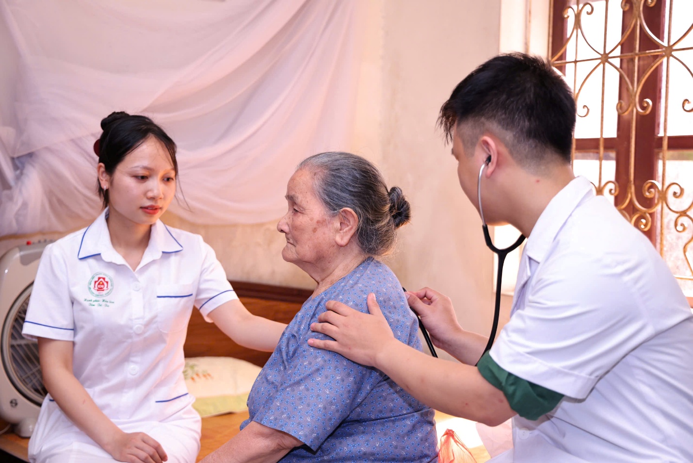 Xã Gia Lâm tổ chức khám bệnh, tư vấn sức khỏe, tặng quà đối tượng chính sách nhân kỷ niệm 79 năm Ngày Thương binh - Liệt sĩ- Ảnh 11.