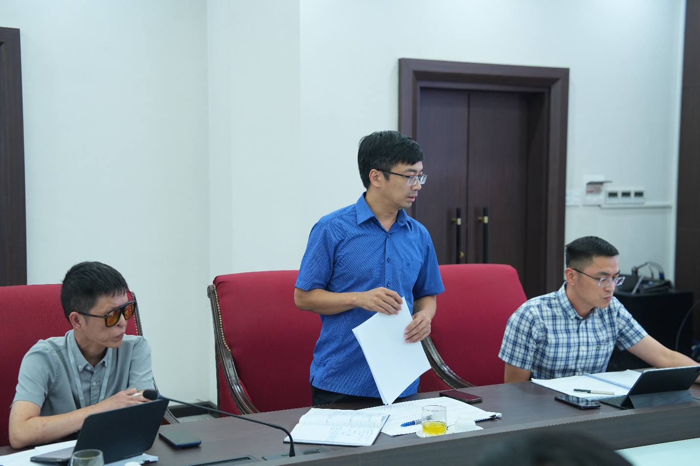 Đồng chí Bí thư Đảng ủy xã làm việc với khối Kinh tế - Đầu tư - Xây dựng về kết quả thực hiện nhiệm vụ 6 tháng đầu năm 2026- Ảnh 2.