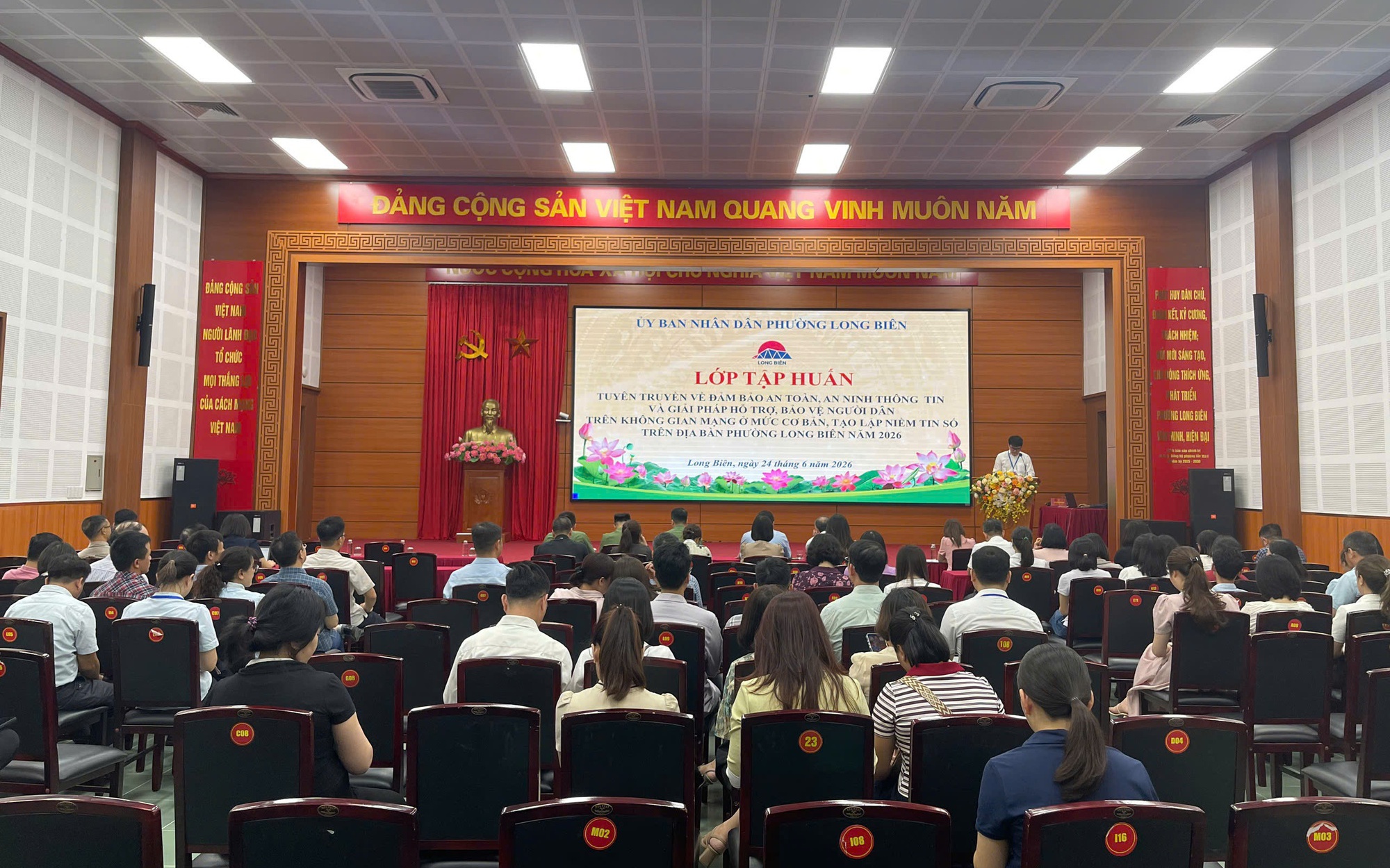 UBND phường Long Biên tổ chức tập huấn bảo đảm an toàn, an ninh thông tin và bảo vệ người dân trên không gian mạng năm 2026