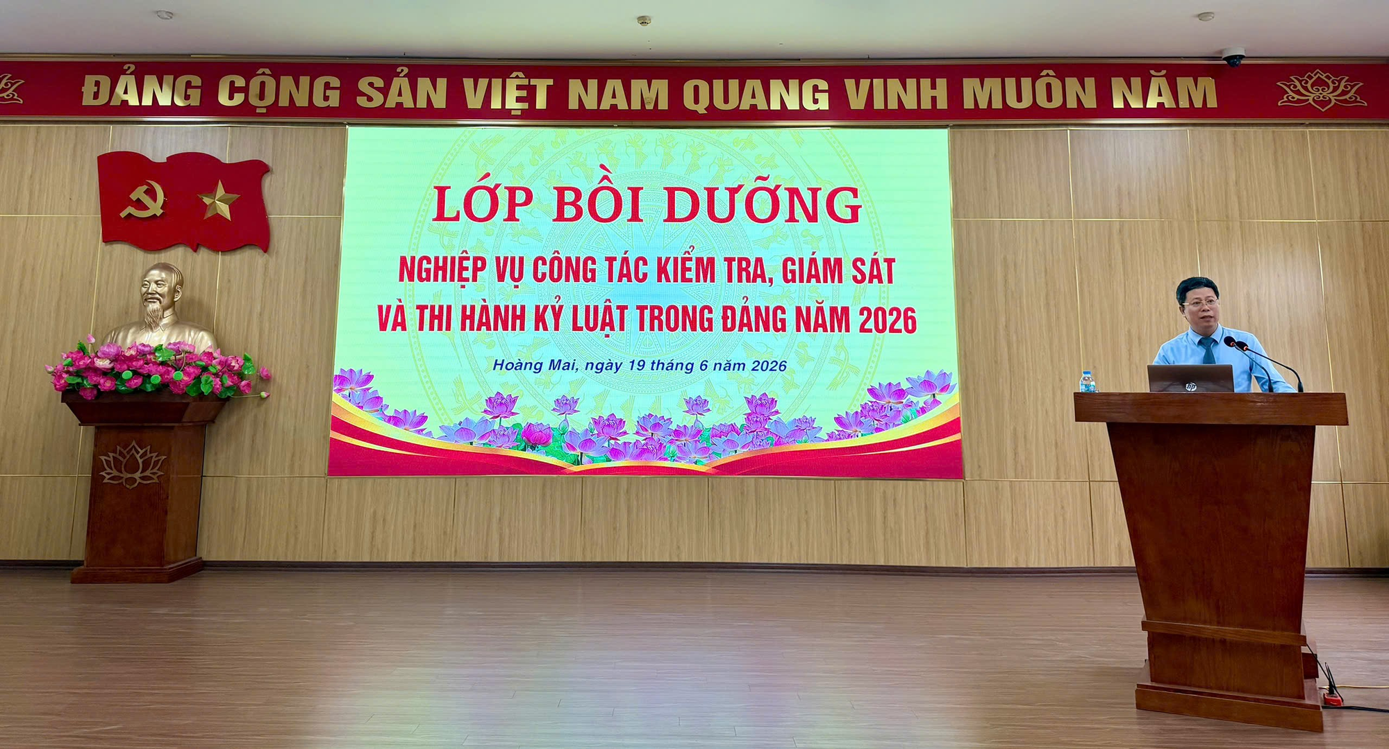 KHAI GIẢNG LỚP BỒI DƯỠNG NGHIỆP VỤ CÔNG TÁC KIỂM TRA, GIÁM SÁT VÀ THI HÀNH KỶ LUẬT TRONG ĐẢNG NĂM 2026- Ảnh 1.