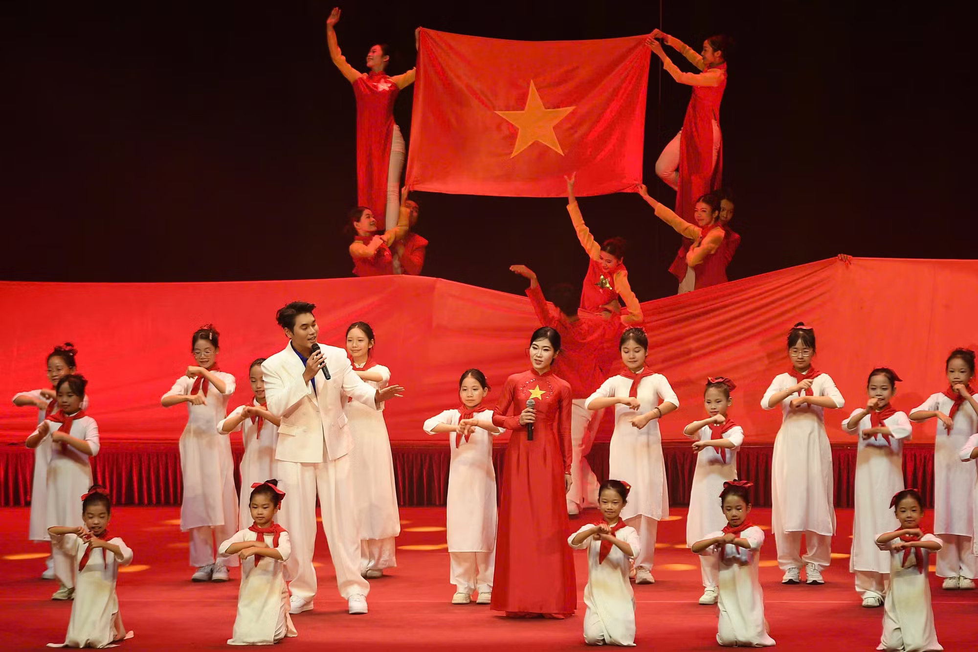 Khơi dậy khát vọng cống hiến, làm chủ tương lai của tuổi trẻ- Ảnh 7.