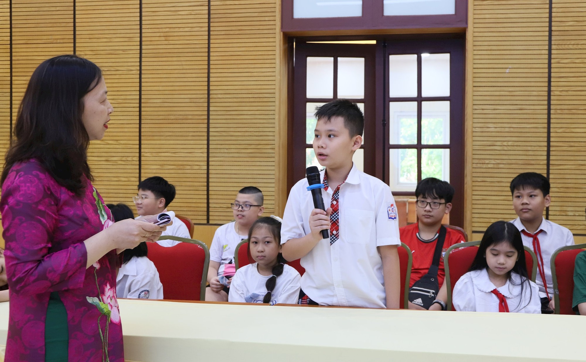 Phụ nữ Hoàn Kiếm nâng cao văn hóa ứng xử gia đình trong thời đại số- Ảnh 4.