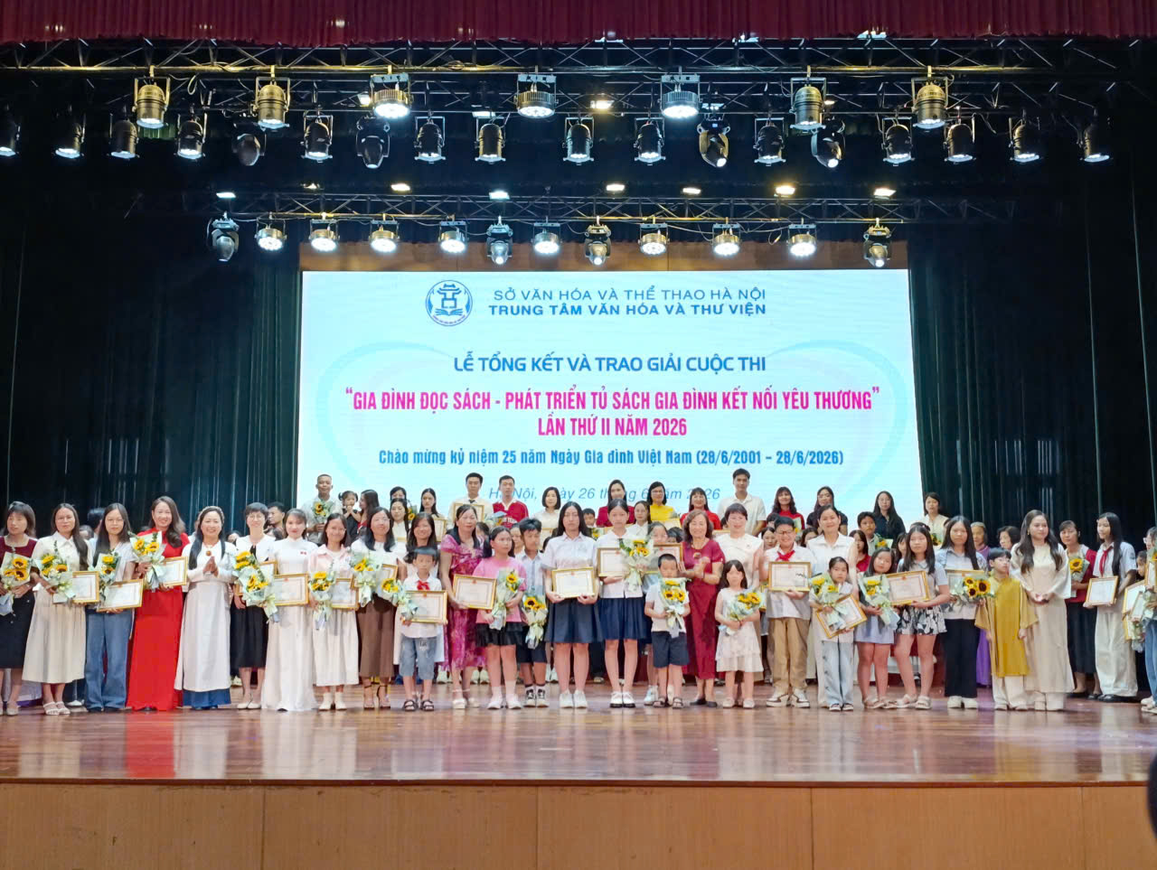 Xã Vân Đình đạt giải Khuyến khích Cuộc thi "Gia đình đọc sách – Phát triển tủ sách gia đình kết nối yêu thương" thành phố Hà Nội lần thứ II năm 2026- Ảnh 2.