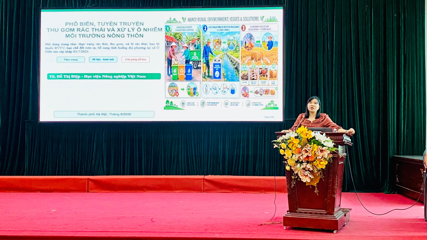Hội nông dân xã Ô Diên tuyên truyền pháp luật thu gom rác thải và bảo vệ môi trường nông thôn.- Ảnh 2.