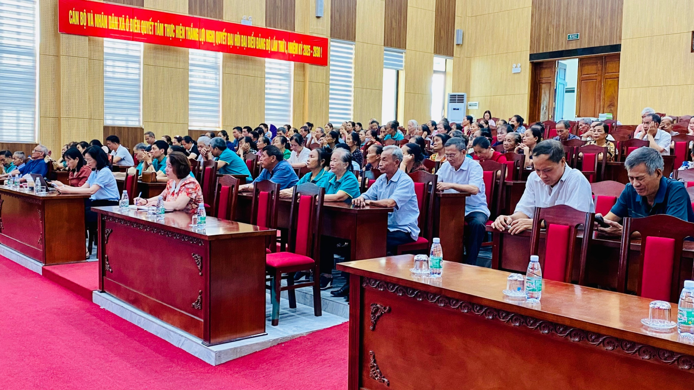 Hội nông dân xã Ô Diên tuyên truyền pháp luật thu gom rác thải và bảo vệ môi trường nông thôn.- Ảnh 3.