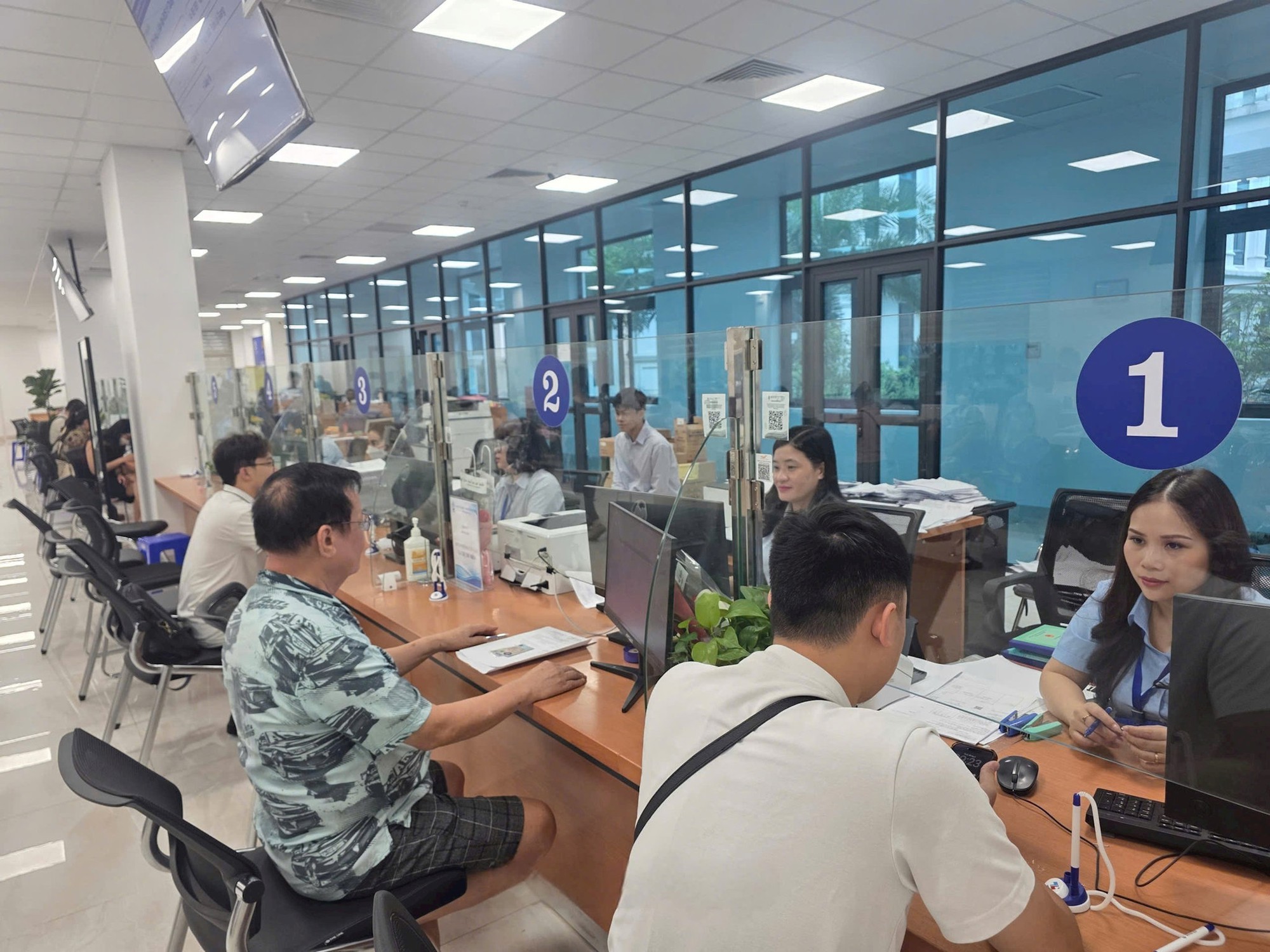 Một cửa số - Hành chính công thông minh - Chính quyền phục vụ nhìn từ Cầu Giấy- Ảnh 1.