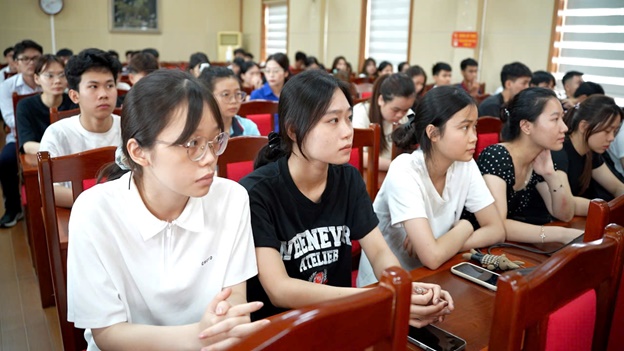 Hoài Đức bế giảng lớp bồi dưỡng nhận thức về Đảng đợt 2 năm 2026- Ảnh 3.