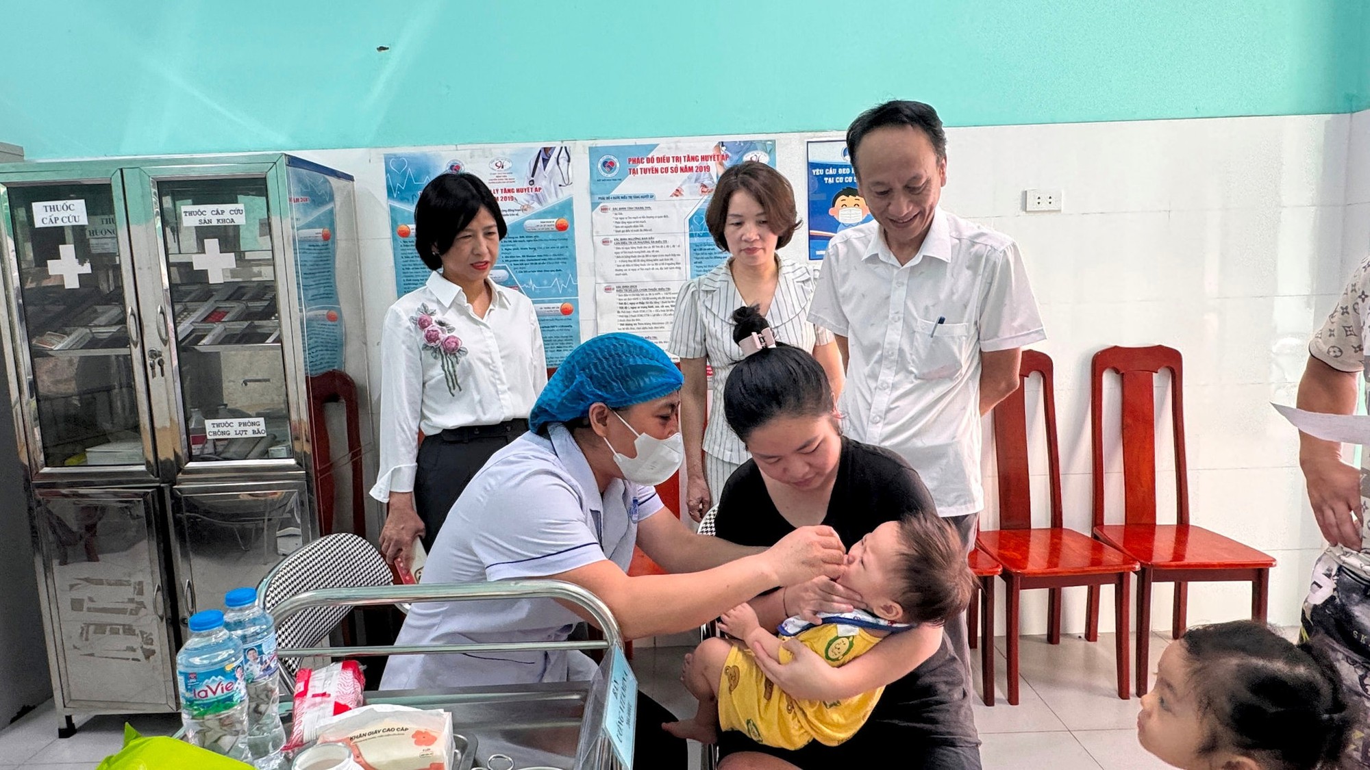 Phường Cầu Giấy: Đột phá trong chiến dịch số hóa dữ liệu y tế toàn dân trên nền tảng VNeID- Ảnh 2.