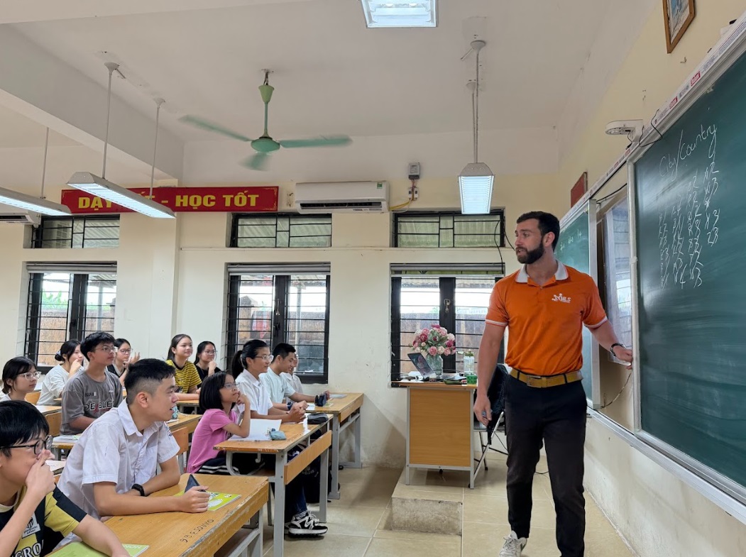 Hoài Đức khai giảng lớp học Tiếng Anh miễn phí với giáo viên nước ngoài cho học sinh khối THCS- Ảnh 2.