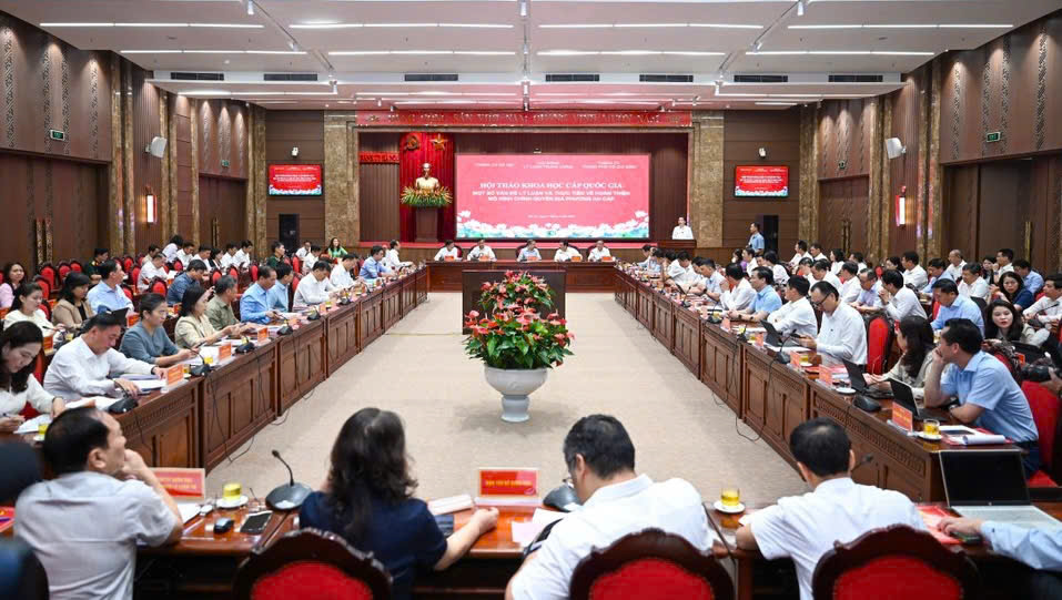 Ban Thường vụ Đảng uỷ xã tiếp sóng Hội thảo khoa học cấp quốc gia về “Một số vấn đề lý luận và thực tiễn về hoàn thiện mô hình chính quyền địa phương hai cấp”- Ảnh 2.
