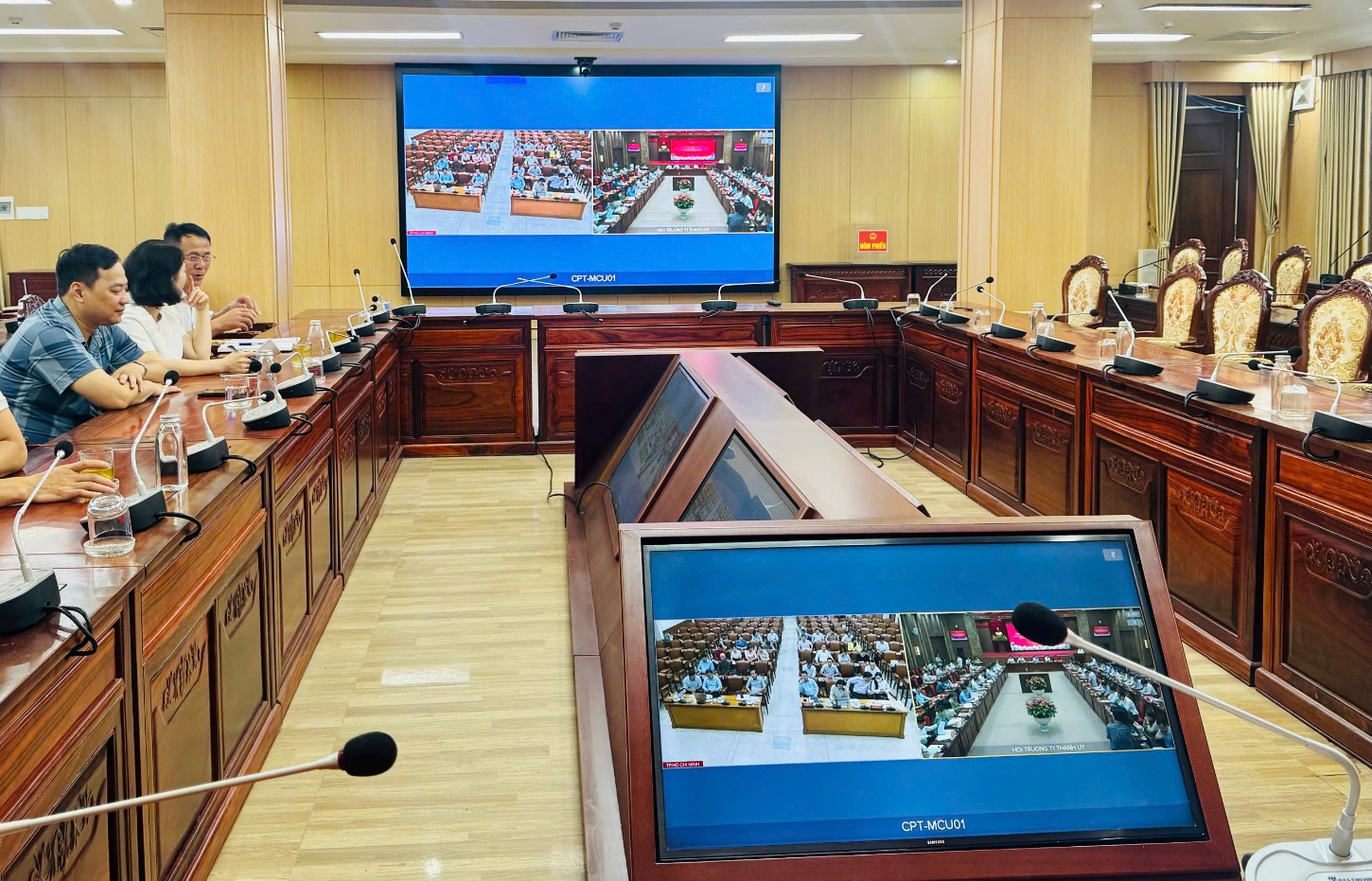 Ban Thường vụ Đảng uỷ xã tiếp sóng Hội thảo khoa học cấp quốc gia về “Một số vấn đề lý luận và thực tiễn về hoàn thiện mô hình chính quyền địa phương hai cấp”- Ảnh 3.
