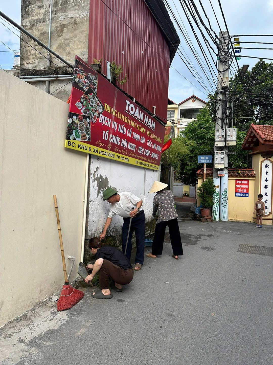 25 CHI HỘI NÔNG DÂN Ở THÔN, TỔ DÂN PHỐ XÃ HOÀI ĐỨC ĐỒNG LOẠT RA QUÂN TỔNG VỆ SINH MÔI TRƯỜNG- Ảnh 2.