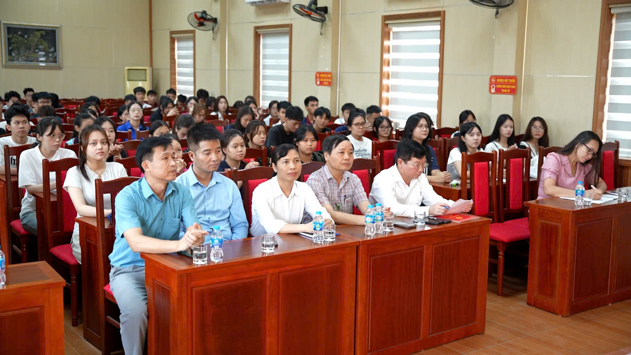 Hoài Đức bế giảng lớp bồi dưỡng nhận thức về Đảng đợt 2 năm 2026- Ảnh 1.