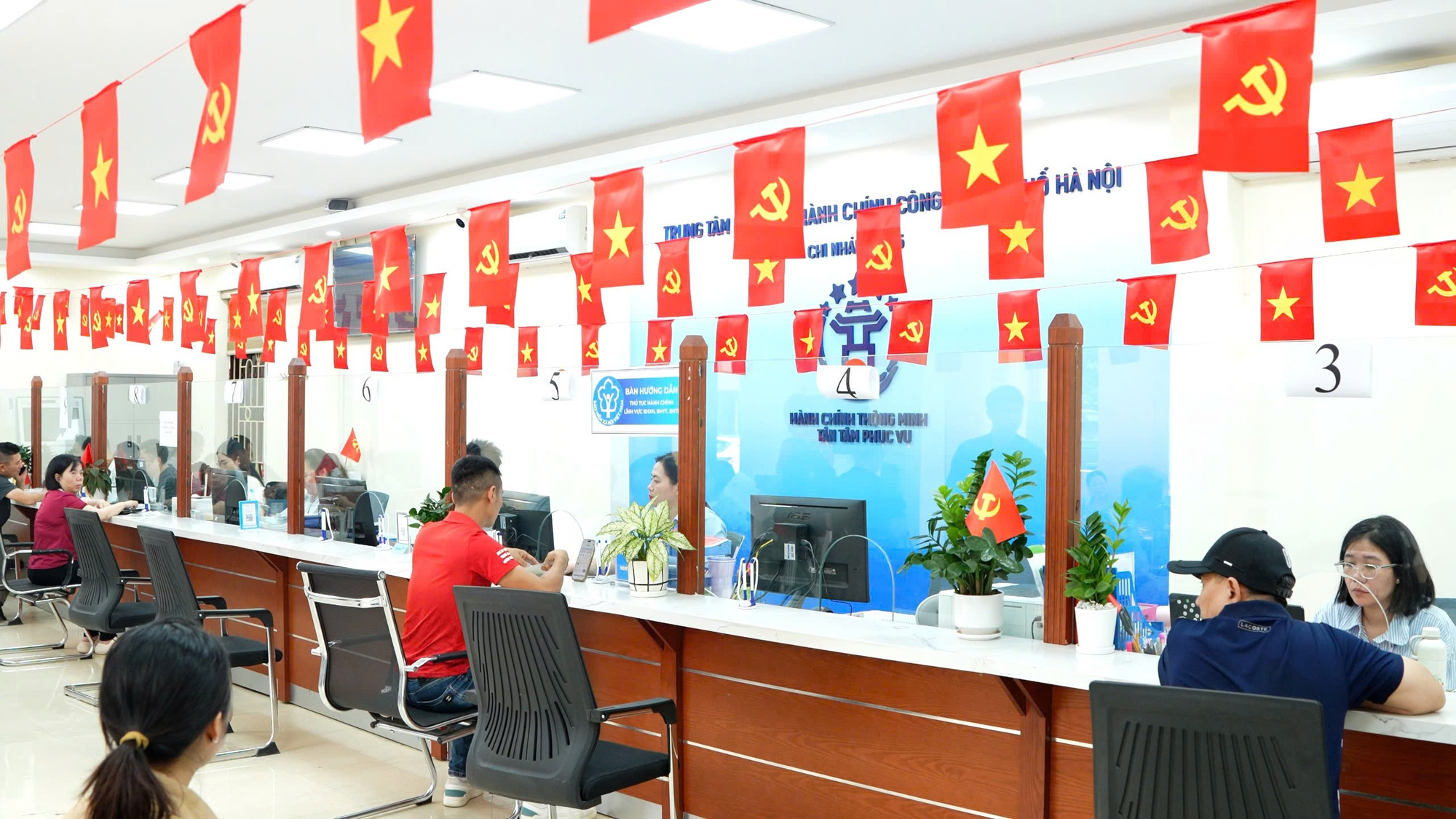 Hành trình xây dựng "Chính quyền phục vụ" tại xã Hoài Đức - Hiệu quả từ tư duy số- Ảnh 2.