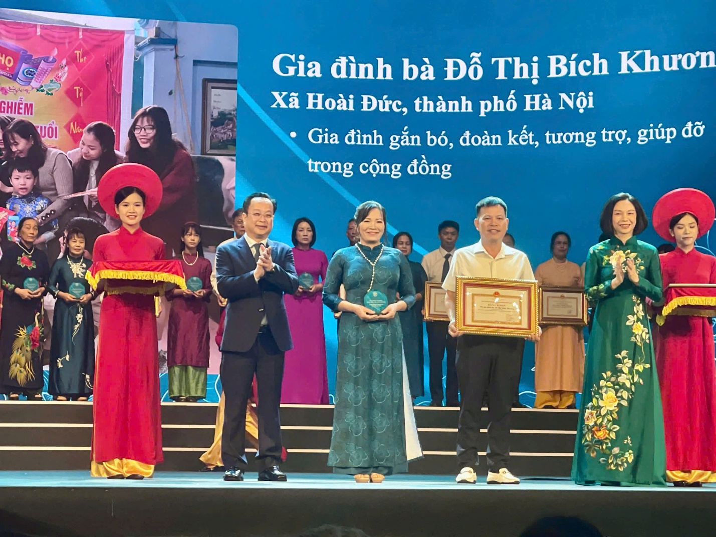 Gia đình bà Đỗ Thị Bích Khương - xã Hoài Đức được vinh danh tại Hội nghị tuyên dương Gia đình văn hóa tiêu biểu Thủ đô năm 2026- Ảnh 2.
