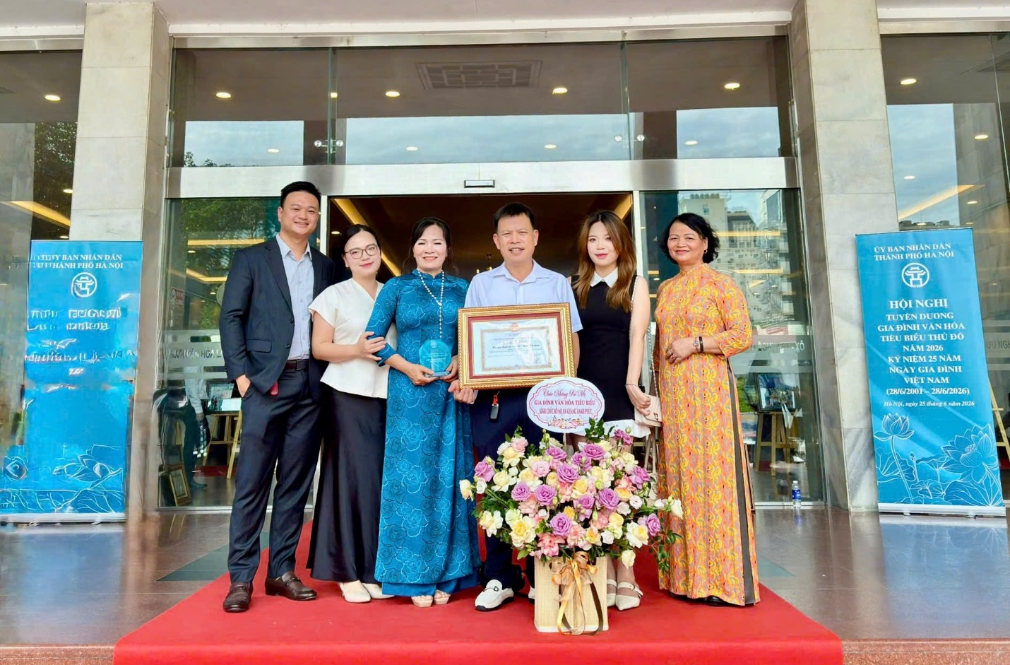 Gia đình bà Đỗ Thị Bích Khương - xã Hoài Đức được vinh danh tại Hội nghị tuyên dương Gia đình văn hóa tiêu biểu Thủ đô năm 2026- Ảnh 3.