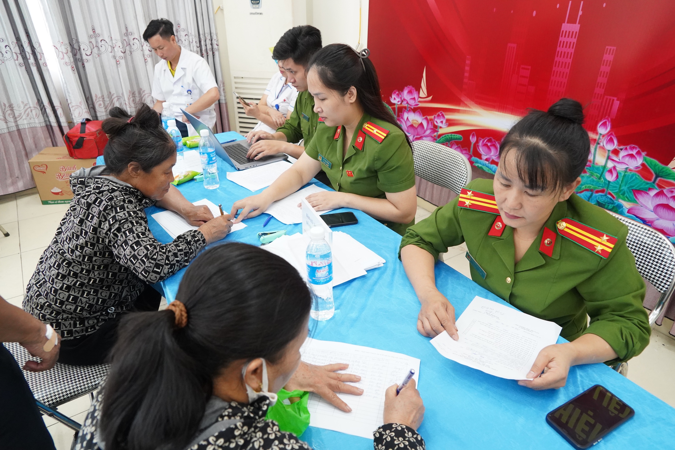 Phường Chương Mỹ tổ chức thu nhận mẫu ADN thân nhân liệt sĩ chưa xác định thông tin- Ảnh 5.