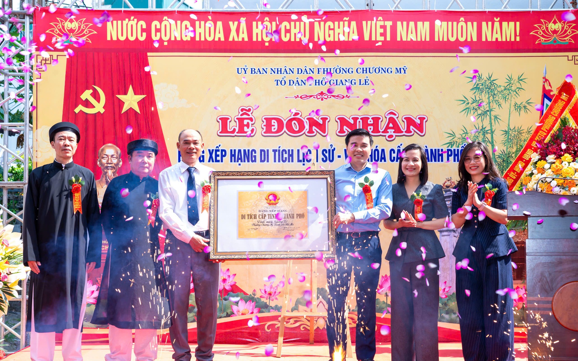 Phường Chương Mỹ đón nhận Bằng xếp hạng Di tích lịch sử cấp Thành phố đối với Đình Giang Lẻ