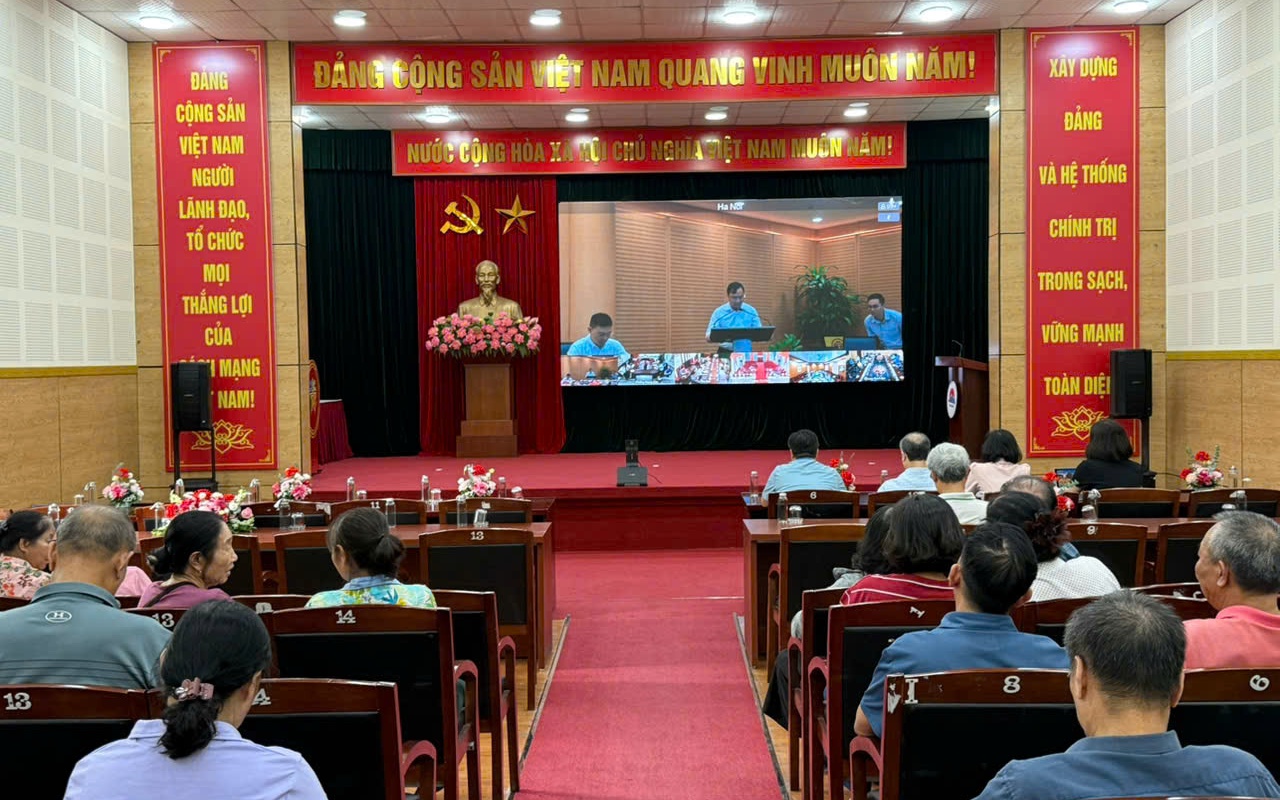 UBND phường Long Biên tham dự Hội nghị trực tuyến phổ biến, quán triệt các Nghị quyết triển khai thi hành Luật Thủ đô năm 2026