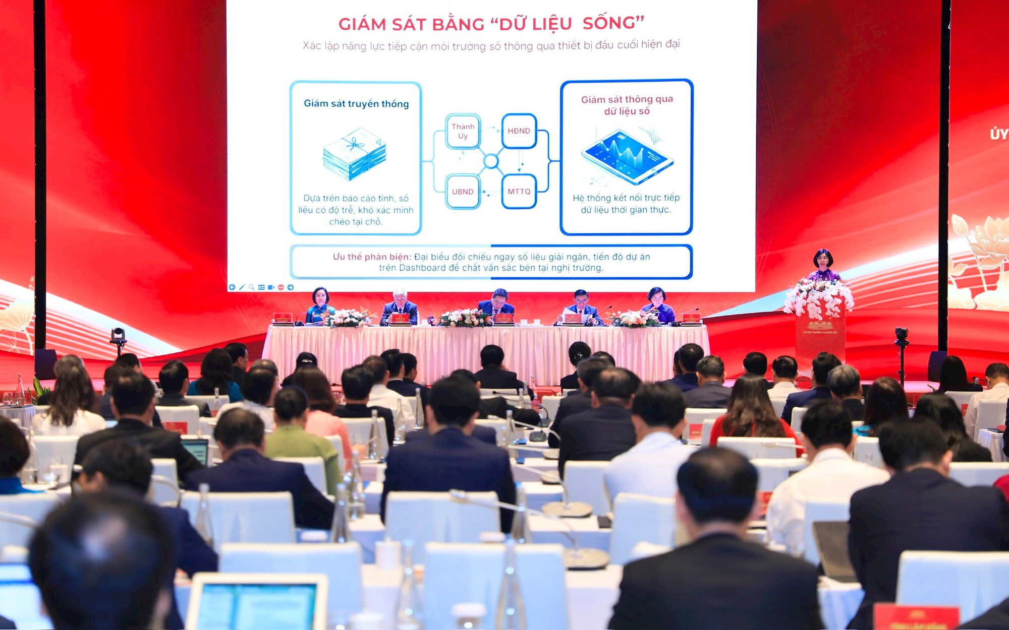 Chuyển đổi số là đổi mới toàn diện tư duy quản trị, lấy người dân làm trung tâm