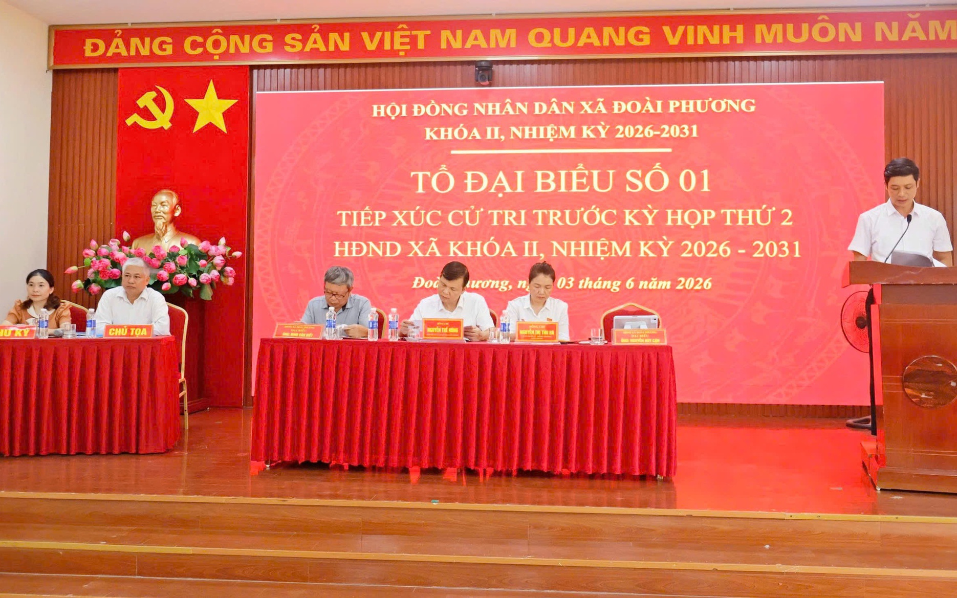 Đồng chí Chủ tịch UBND xã Đoài Phương tiếp xúc cử tri khu vực Kim Sơn
