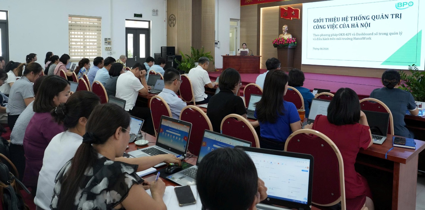 A group of people in a room with laptops  AI-generated content may be incorrect.