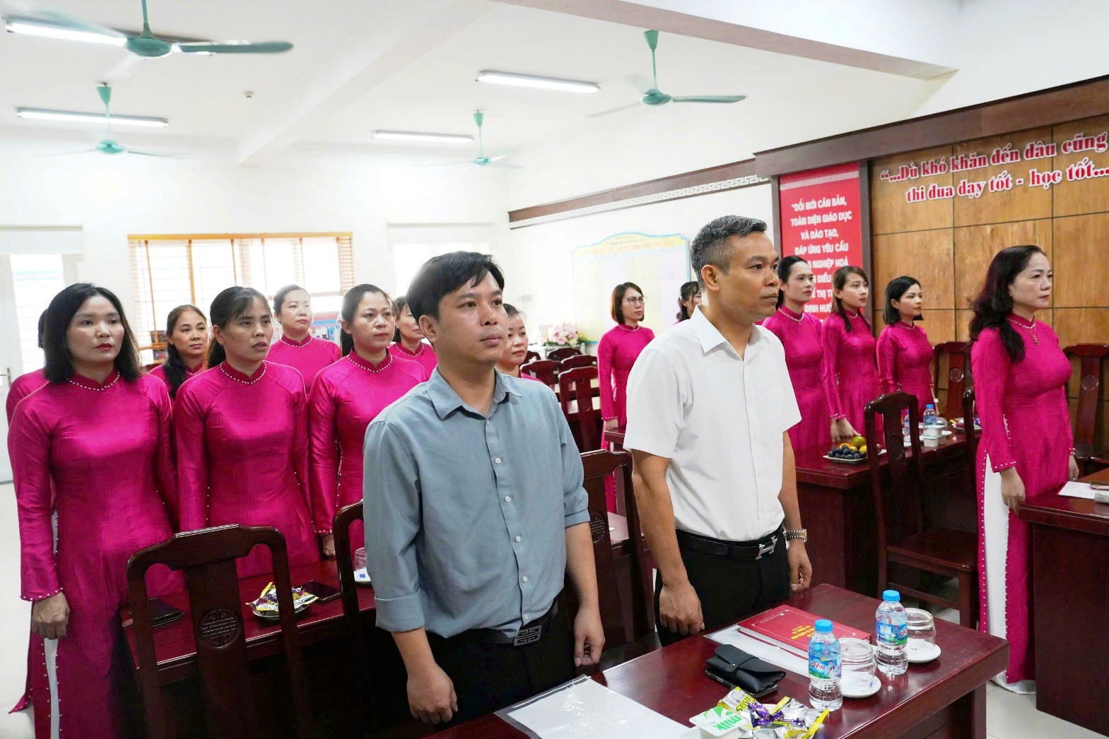 A group of people standing in a room  AI-generated content may be incorrect.