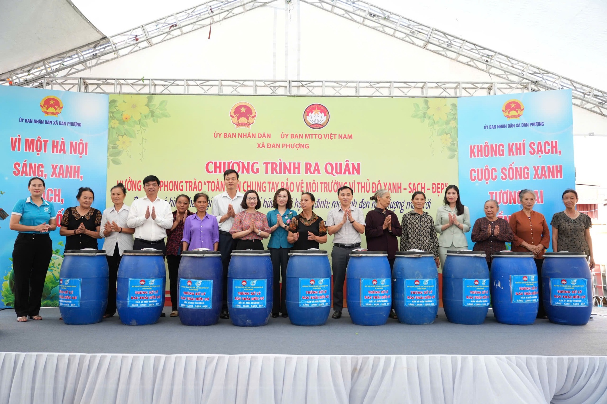 Xã Đan Phượng ra quân hưởng ứng phong trào thi đua “Chung tay hành động vì môi trường Thủ đô xanh - sạch - đẹp”.- Ảnh 1.