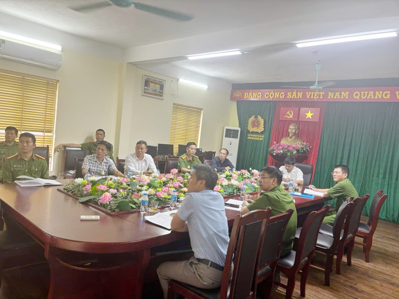 HOÀI ĐỨC KẾT NỐI TRỰC TUYẾN TOÀN THÀNH PHỐ - QUYẾT LIỆT GIẢI QUYẾT CÁC ĐIỂM NGHẼN VỀ TRẬT TỰ ĐÔ THỊ- Ảnh 5.