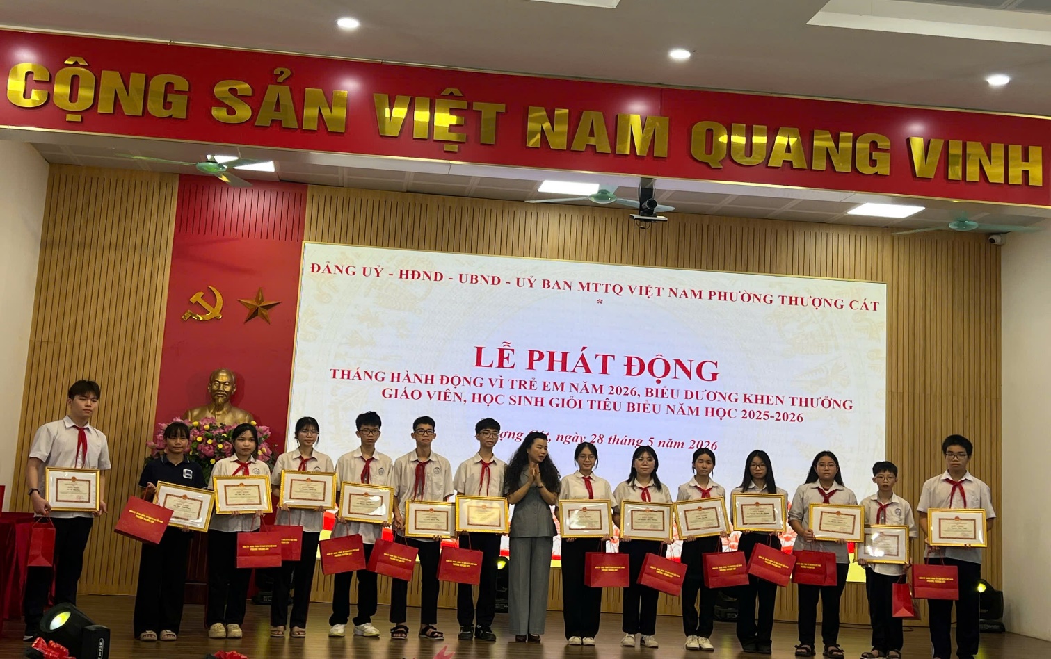 THƯỢNG CÁT TỔ CHỨC LỄ PHÁT ĐỘNG THÁNG HÀNH ĐỘNG VÌ TRẺ EM NĂM 2026 VÀ BIỂU DƯƠNG KHEN THƯỞNG GIÁO VIÊN, HỌC SINH GIỎI TIÊU BIỂU NĂM HỌC 2025 – 2026- Ảnh 2.