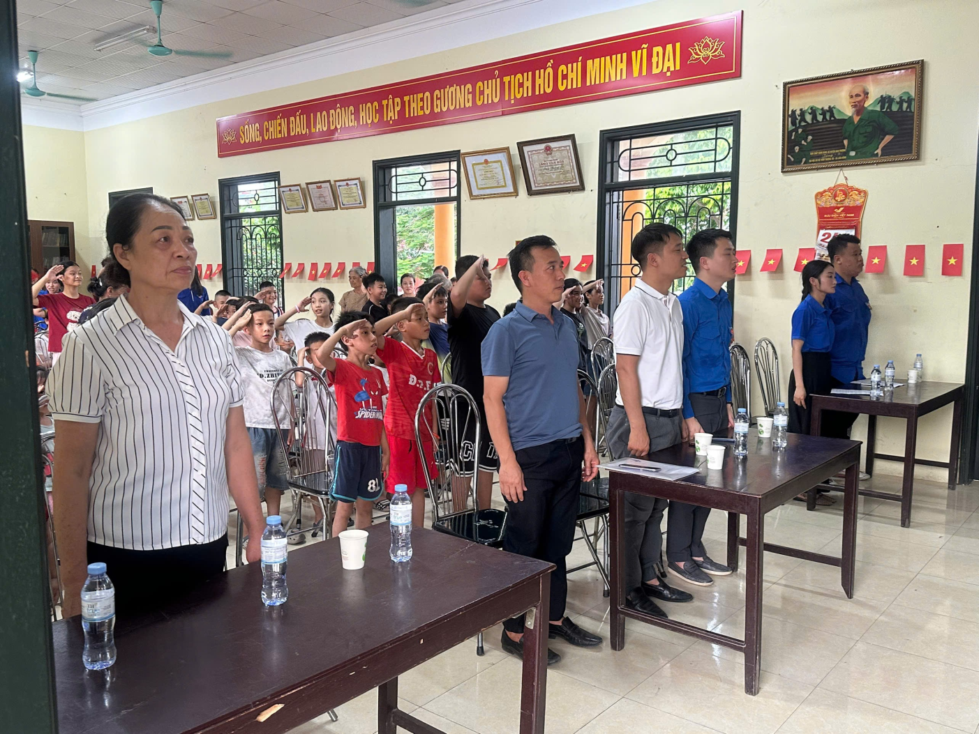 Chi đoàn thanh niên Thôn Thượng Trì hưởng ứng tháng hành động vì trẻ em năm 2026.- Ảnh 1.