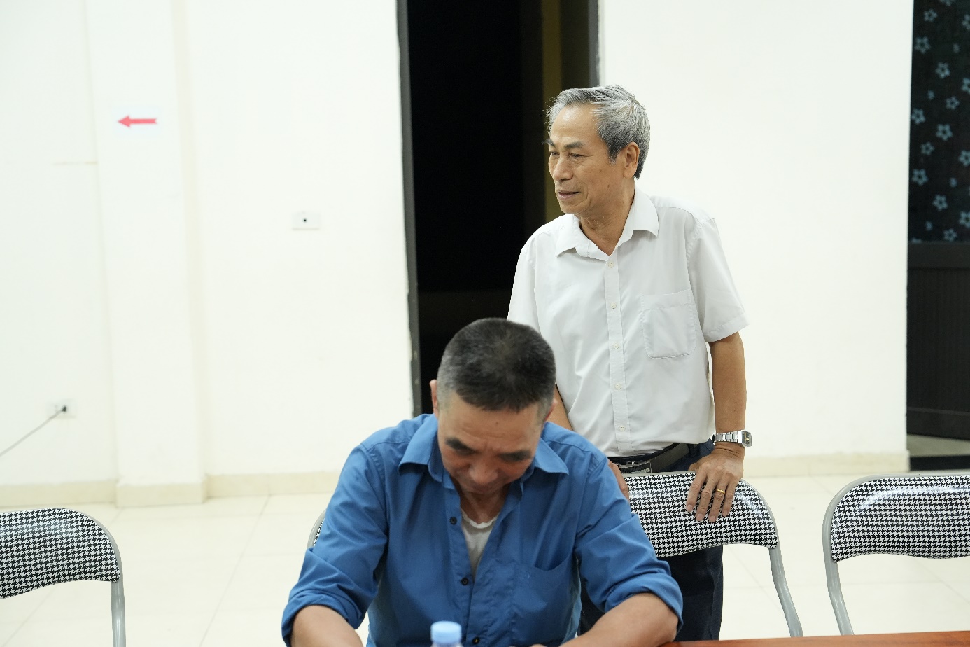 Bí thư Đảng ủy, Chủ tịch HĐND xã dự sinh hoạt Chi bộ thôn Linh Quy Đông- Ảnh 2.