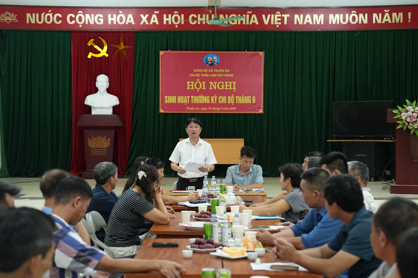 Bí thư Đảng ủy, Chủ tịch HĐND xã dự sinh hoạt Chi bộ thôn Linh Quy Đông- Ảnh 3.
