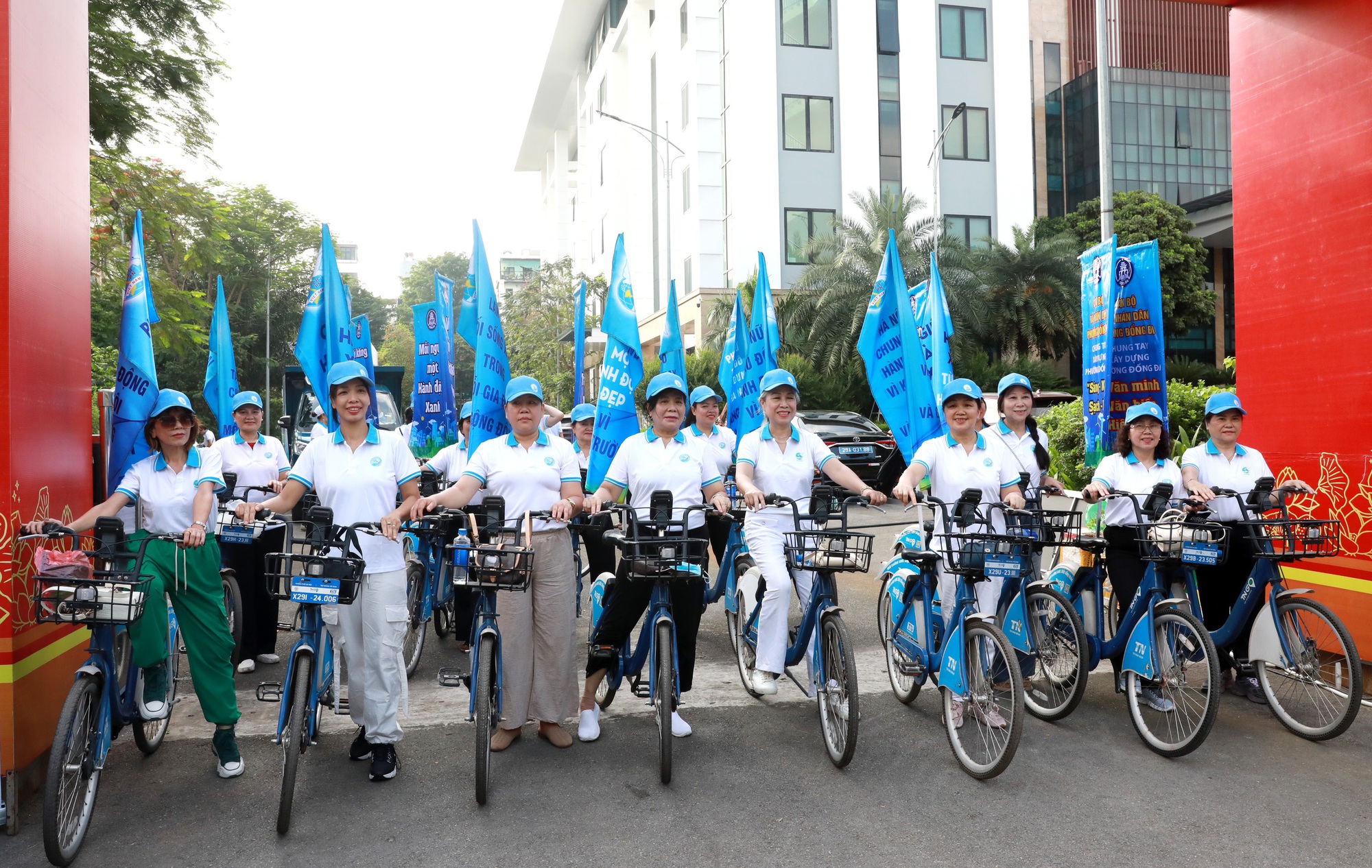 Khơi dậy sức mạnh cộng đồng bảo vệ môi trường, xây dựng Thủ đô xanh - sạch - đẹp- Ảnh 5.