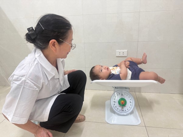 Phường Thanh Xuân tổ chức chiến dịch bổ sung VitaminA đợt 1 và các hoạt động hưởng ứng ngày vi chất dinh dưỡng năm 2026- Ảnh 3.