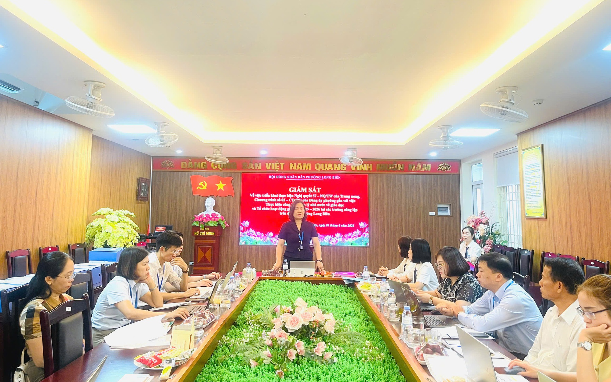 Hội đồng nhân dân phường Long Biên giám sát công tác giáo dục và triển khai Nghị quyết tại Trường Trung học cơ sở Thạch Bàn